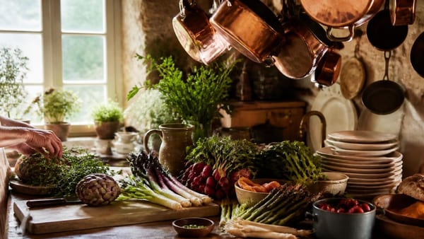 Portrait d'un cuisinier talentueux qui conjugue savoir-faire technique et respect du produit dans un cadre authentique.