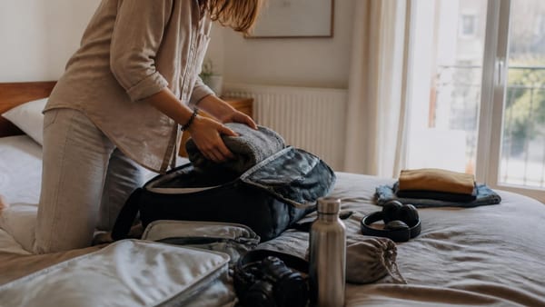 Un sac à dos de voyage compact à 14,90 euros révolutionne la préparation des courts séjours en respectant les normes …